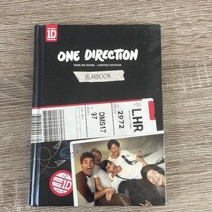 One direction take me home limited edition year book w cd!